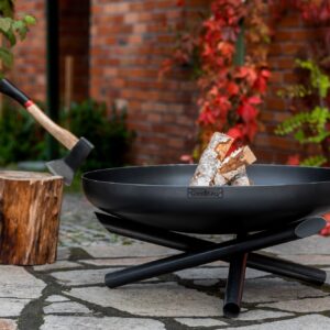 Outdoor fire pit Indiana with a modern design, perfect for cozy gatherings and outdoor warmth.